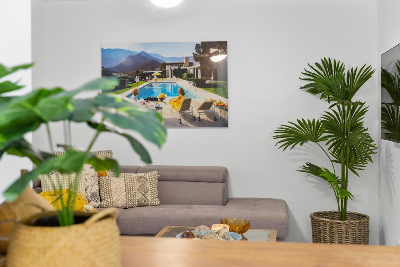3 Bedroom Penthouse - Short Walk To Sandstone Point Apartment *