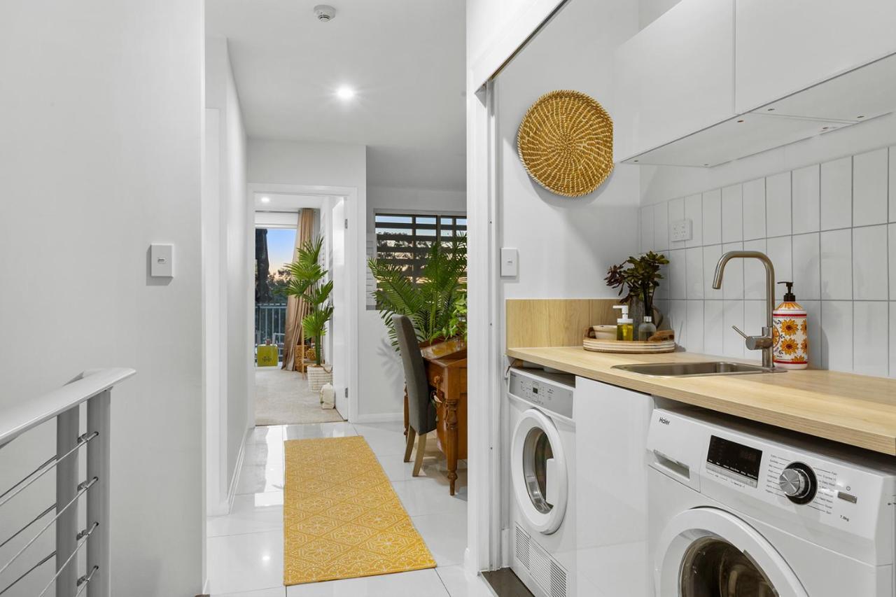 Apartment 3 Bedroom Penthouse - Short Walk To Sandstone Point